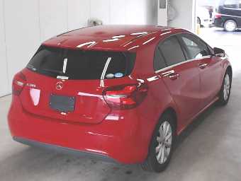 MERCEDES BENZ A CLASS 2017 Image 2