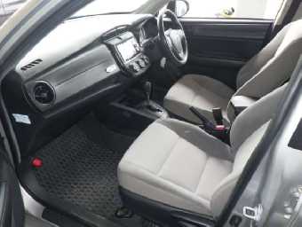 TOYOTA COROLLA AXIO 2017 Image 8