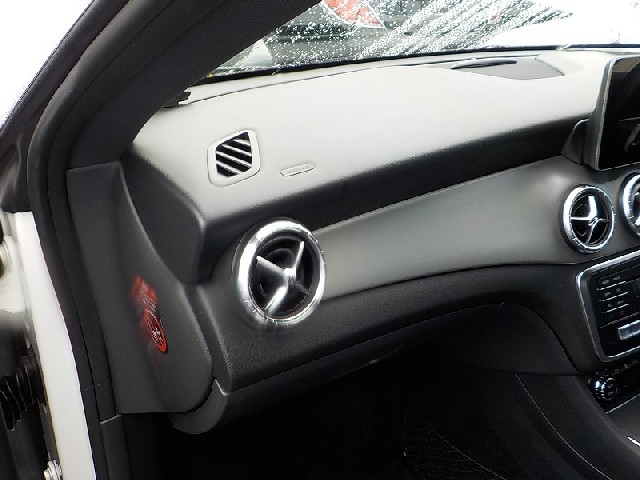 MERCEDES BENZ CLA CLASS 2019 Image 59