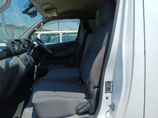 NISSAN NV350 CARAVAN 2015 Image 19