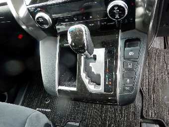 TOYOTA ALPHARD 2017 Image 12