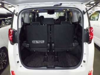 TOYOTA ALPHARD 2017 Image 9