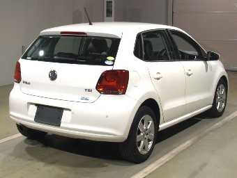 VOLKSWAGEN POLO 2011 Image 2