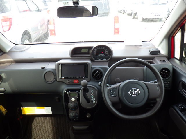 TOYOTA PORTE 2012 Image 23