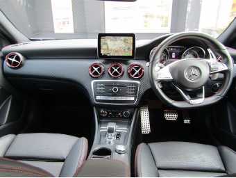 MERCEDES BENZ A CLASS 2018 Image 3