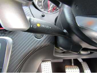 MERCEDES BENZ A CLASS 2018 Image 17