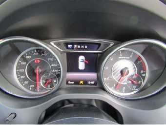 MERCEDES BENZ A CLASS 2018 Image 18