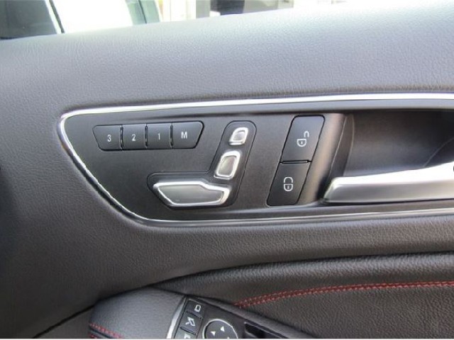 MERCEDES BENZ A CLASS 2018 Image 27