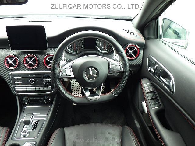 MERCEDES BENZ A CLASS 2018 Image 34