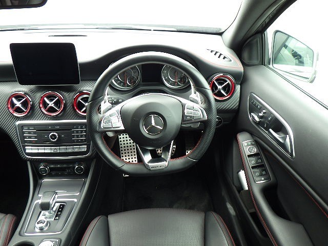 MERCEDES BENZ A CLASS 2018 Image 34