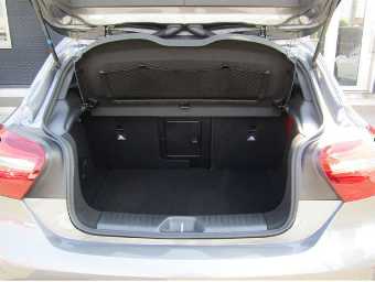 MERCEDES BENZ A CLASS 2018 Image 9