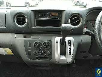 NISSAN NV350 CARAVAN 2017 Image 6