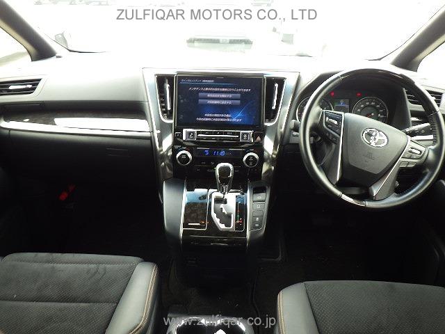 TOYOTA ALPHARD 2017 Image 9