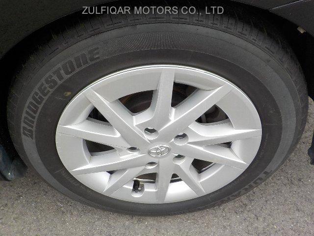 TOYOTA PRIUS ALPHA 2011 Image 25