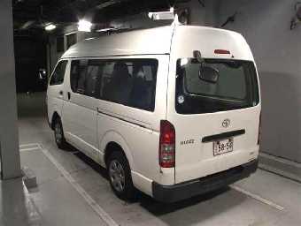 TOYOTA HIACE 2010 Image 2