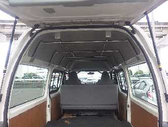 TOYOTA HIACE 2010 Image 15