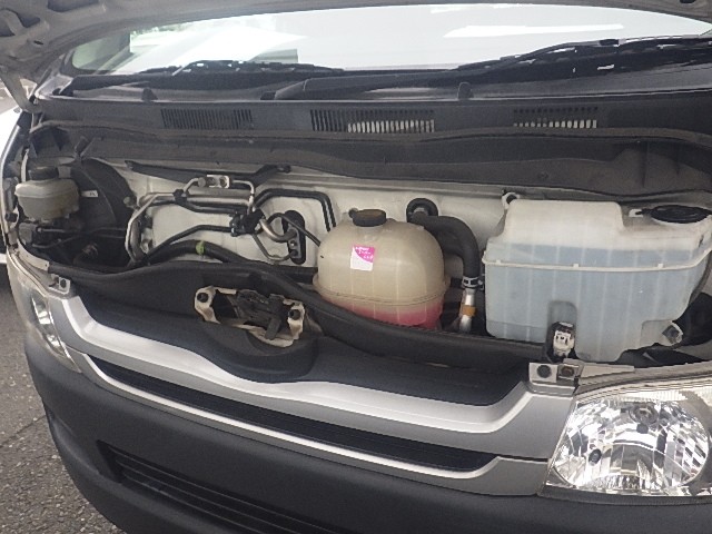 TOYOTA HIACE 2010 Image 32