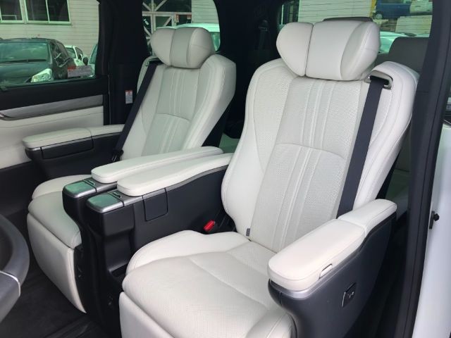 TOYOTA ALPHARD 2018 Image 39