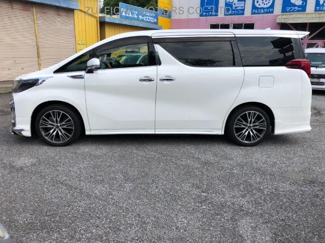 TOYOTA ALPHARD 2018 Image 8