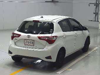 TOYOTA VITZ 2017 Image 2