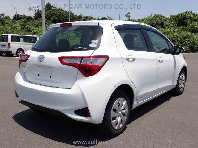 TOYOTA VITZ 2017 Image 2