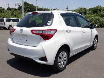 TOYOTA VITZ 2017 Image 2