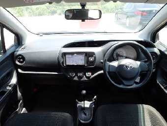 TOYOTA VITZ 2017 Image 3