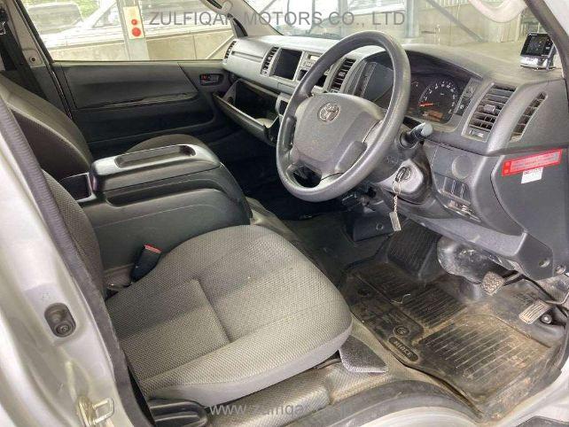 TOYOTA HIACE BUS 2016 Image 5