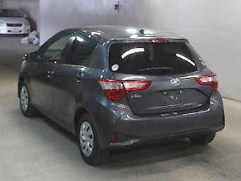 TOYOTA VITZ 2017 Image 2