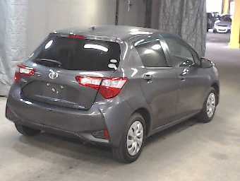 TOYOTA VITZ 2017 Image 5