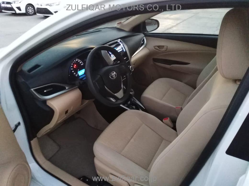 TOYOTA YARIS 2018 Image 11