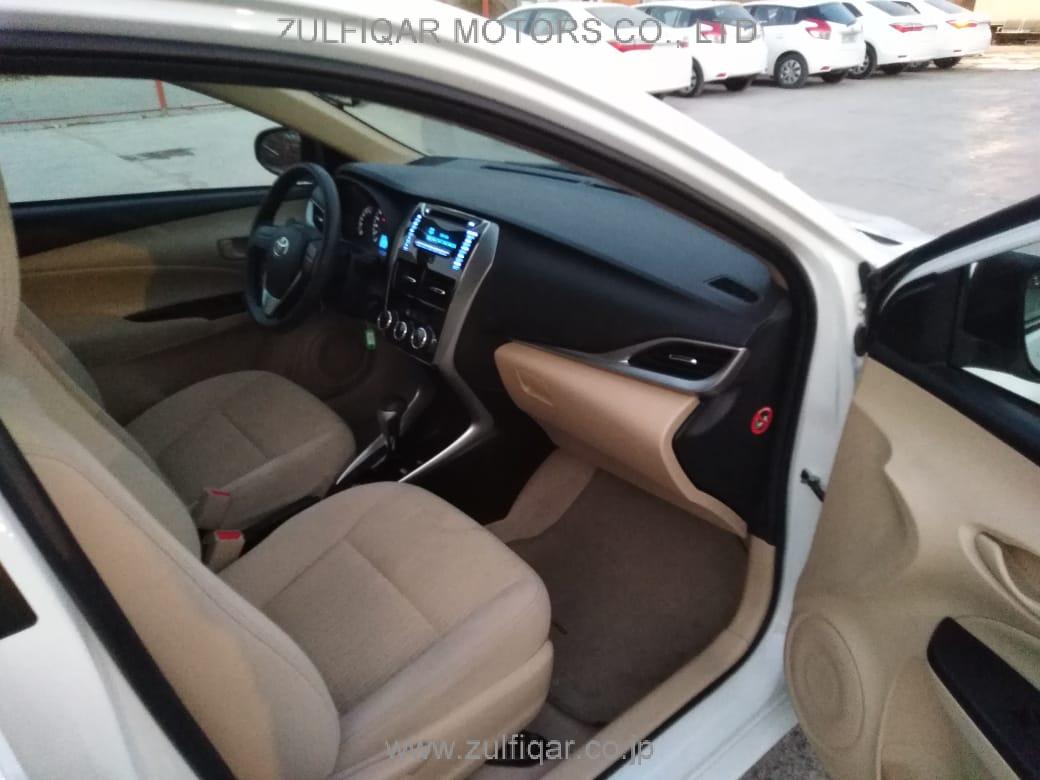 TOYOTA YARIS 2018 Image 12