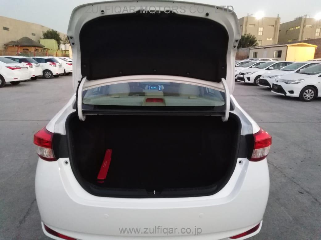 TOYOTA YARIS 2018 Image 9
