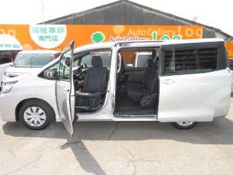 TOYOTA VOXY 2017 Image 3