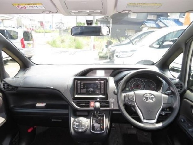 TOYOTA VOXY 2017 Image 21
