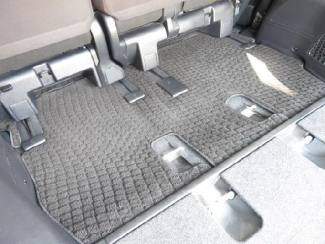 TOYOTA VOXY 2017 Image 32