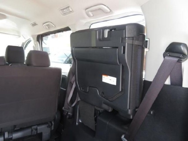 TOYOTA VOXY 2017 Image 34