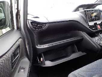 TOYOTA VOXY 2017 Image 33