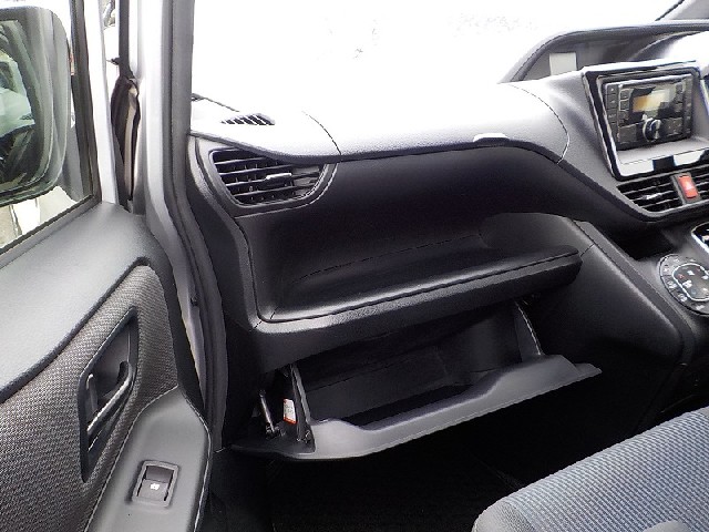 TOYOTA VOXY 2017 Image 39