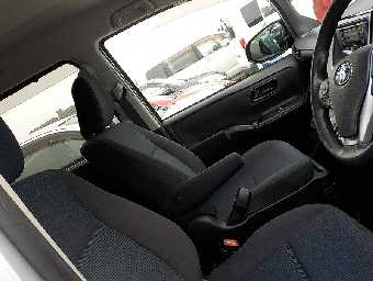 TOYOTA VOXY 2017 Image 34