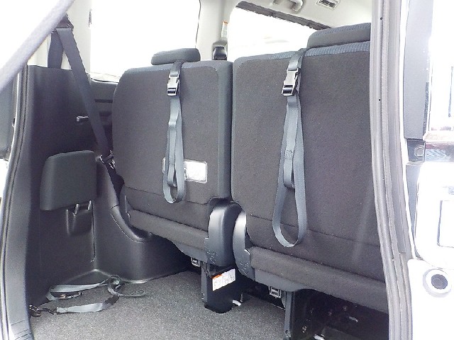 TOYOTA VOXY 2017 Image 43