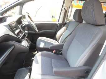 TOYOTA VOXY 2017 Image 9