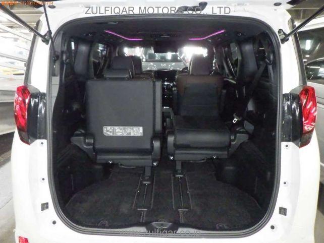 TOYOTA ALPHARD 2017 Image 9