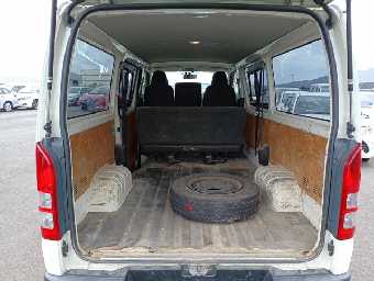 TOYOTA REGIUSACE 2017 Image 16