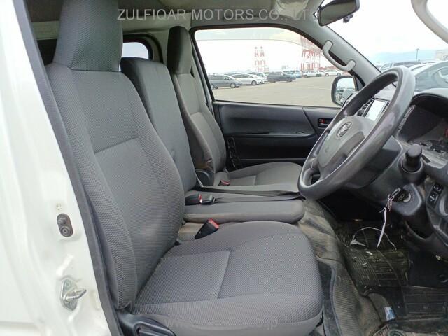 TOYOTA REGIUSACE 2017 Image 4