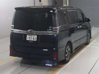 TOYOTA VOXY 2018 Image 2