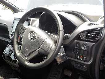 TOYOTA VOXY 2018 Image 10