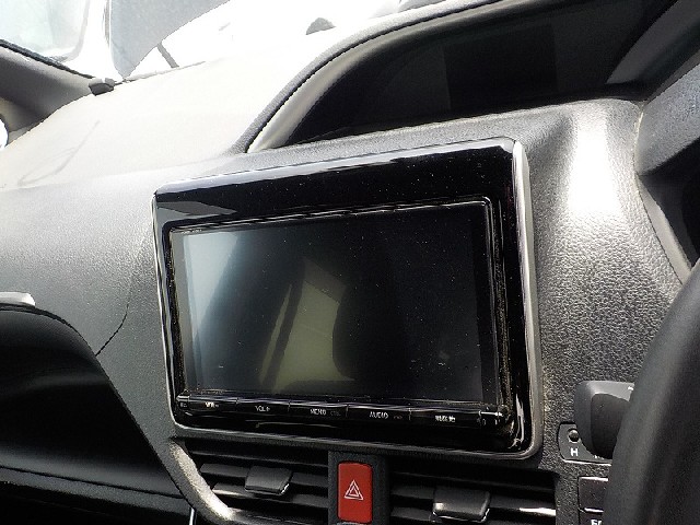 TOYOTA VOXY 2018 Image 19