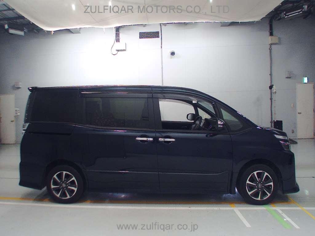 TOYOTA VOXY 2018 Image 3