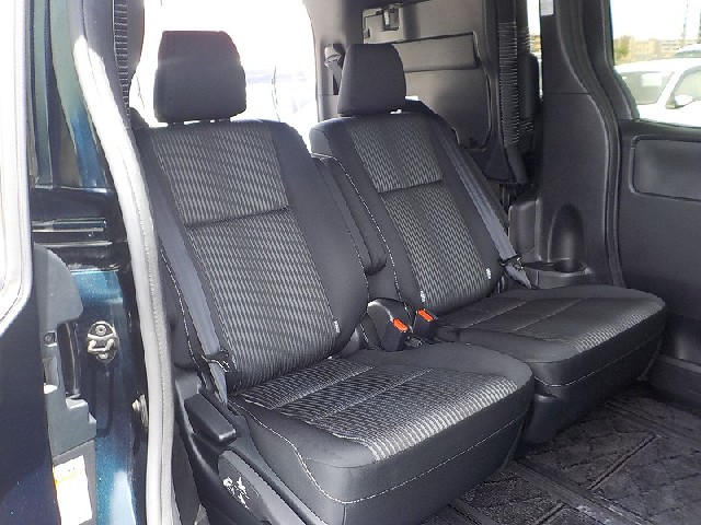 TOYOTA VOXY 2018 Image 23